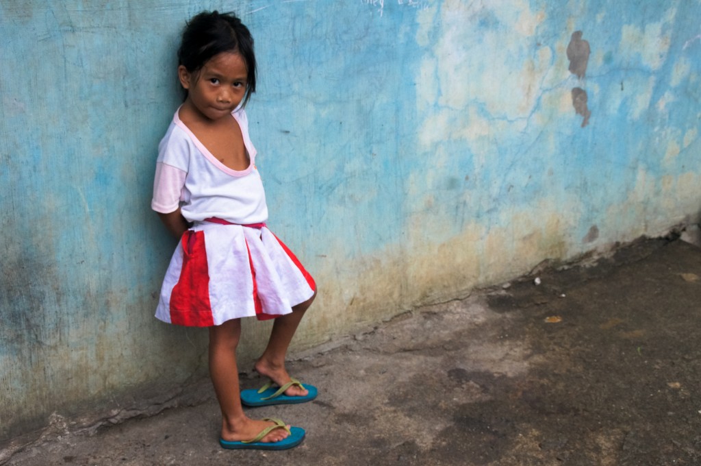 Little girl in Bacolod, Philippines | drewgneiser.com