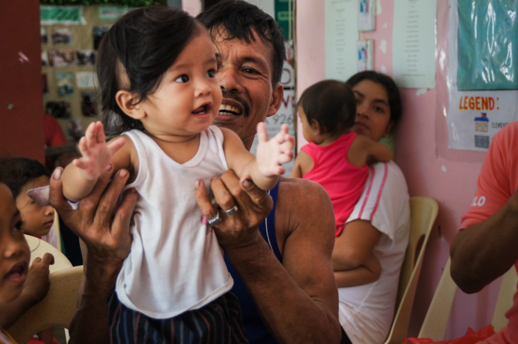 Father and child in Marinduque, Philippines | drewgneiser.com