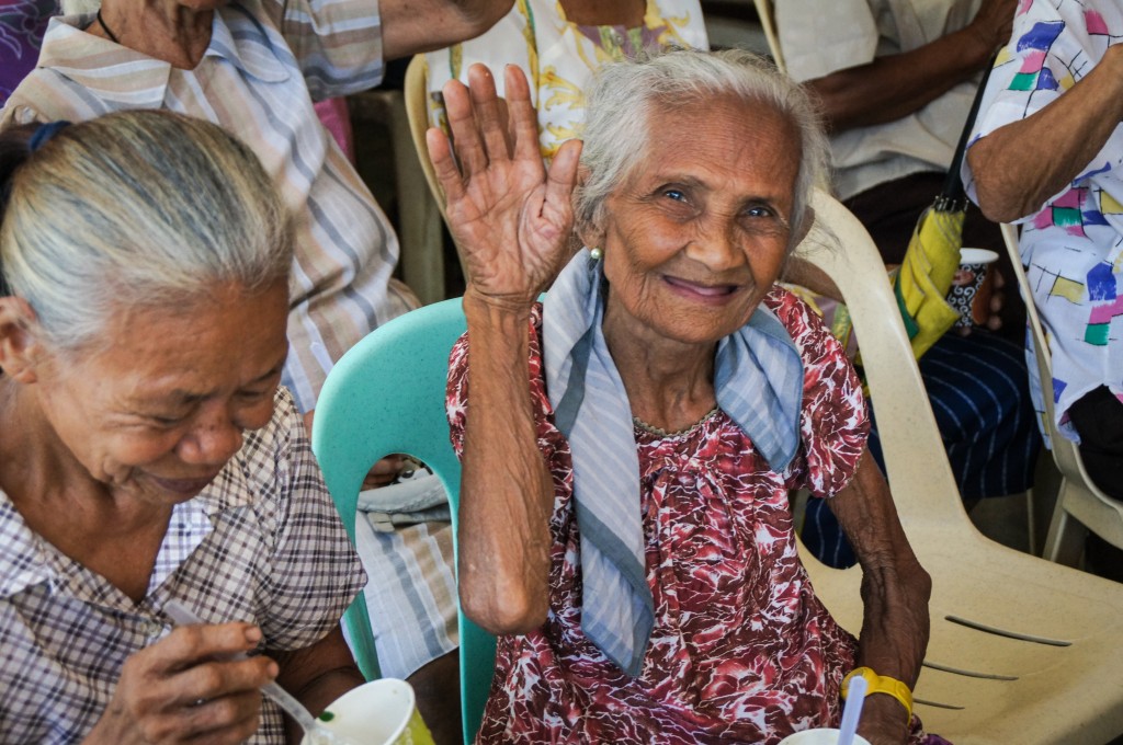 Old woman in Marinduque, Philippines | drewgneiser.com