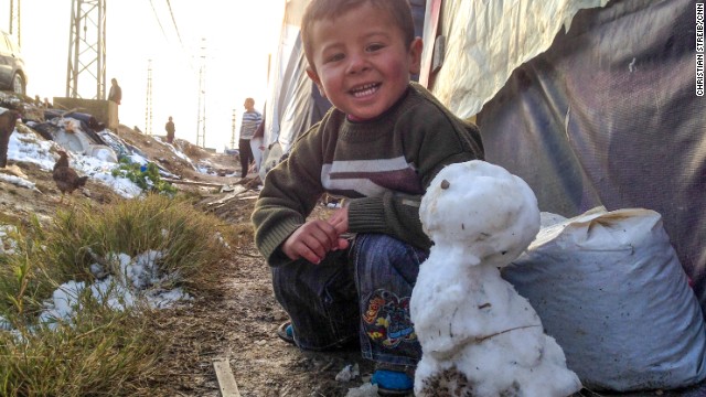 Syrian refugee camp snowman [Photo credit: CNN]